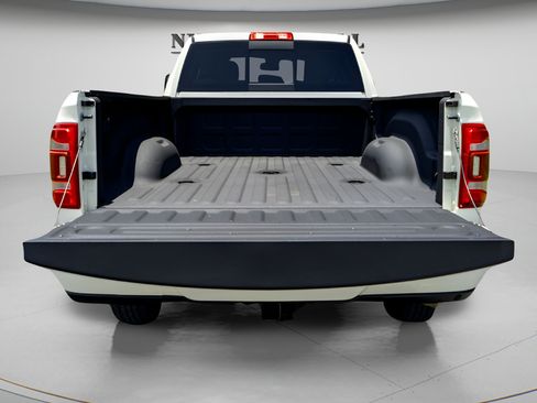 Used 2024 RAM 3500 Laramie AWD/4WD image 26