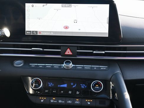 Used 2024 Hyundai Elantra SEL w/ Convenience Package image 15