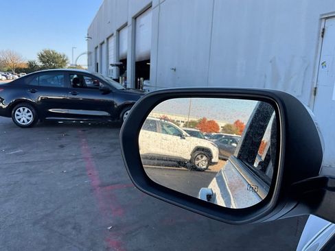 Used 2025 Chevrolet Equinox LT image 18