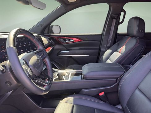 Used 2024 Chevrolet Traverse RS image 7