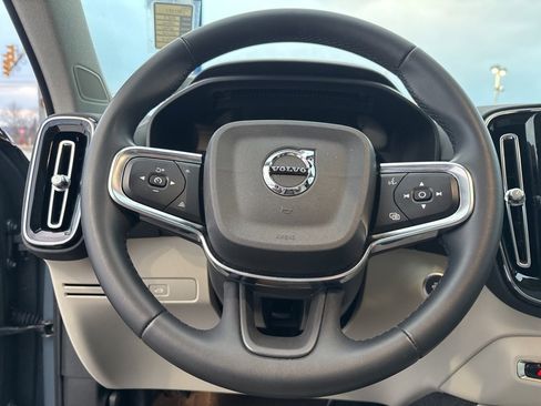 Used 2023 Volvo XC40 B5 Plus w/ Protection Package Premier image 19