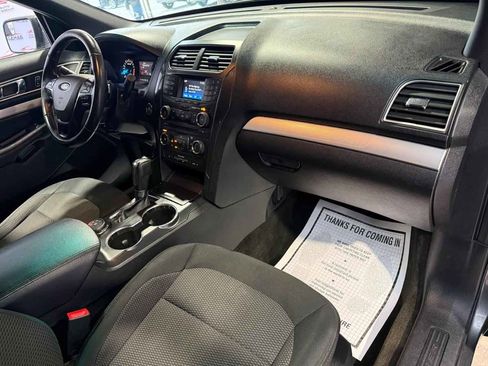 Used 2017 Ford Explorer XLT image 30