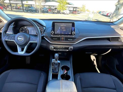 Used 2025 Nissan Altima 2.5 SV image 16