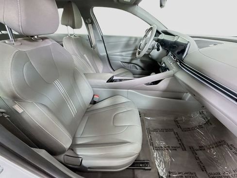 Used 2025 Hyundai Elantra SEL FWD image 28