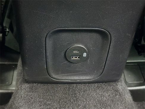 Used 2022 Ford Escape SE w/ SE Sport Appearance Package image 12