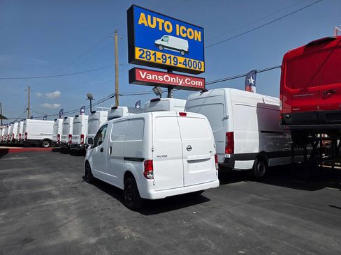 Used 2019 Nissan NV200 SV w/ Navigation Package image 2