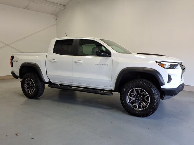 Used 2024 Chevrolet Colorado ZR2 w/ ZR2 Convenience Package III AWD/4WD image 2