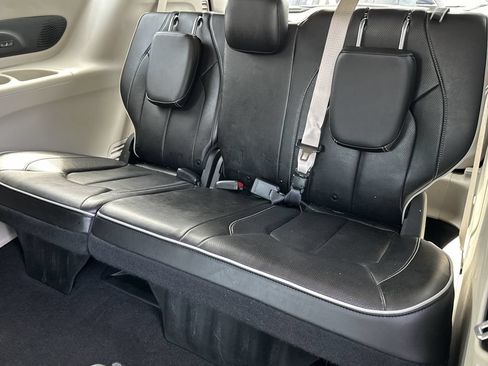 Certified 2021 Chrysler Pacifica Limited w/ Uconnect Theater Family Group AWD/4WD image 16