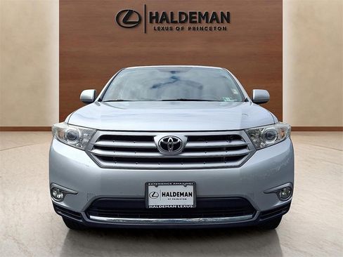 Used 2011 Toyota Highlander 4WD image 2