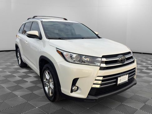 Used 2018 Toyota Highlander Limited image 1