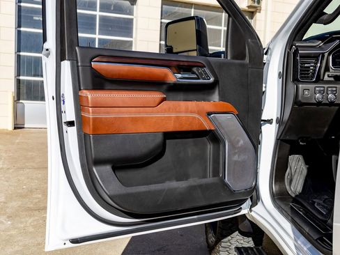 Used 2024 GMC Sierra 2500 Denali Ultimate image 35