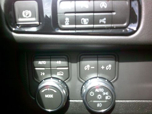 New 2026 GMC Yukon XL Elevation AWD/4WD image 13
