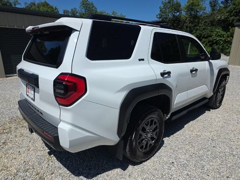 Certified 2025 Toyota 4Runner SR5 AWD/4WD image 6