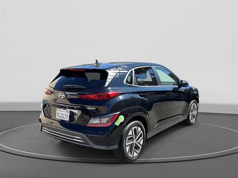 Used 2023 Hyundai Kona SE w/ Cargo Package FWD image 4