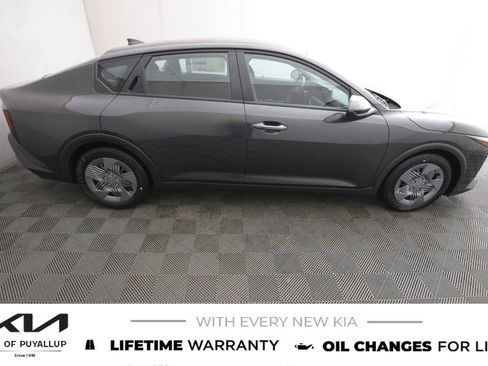 New 2025 Kia K4 LX image 4