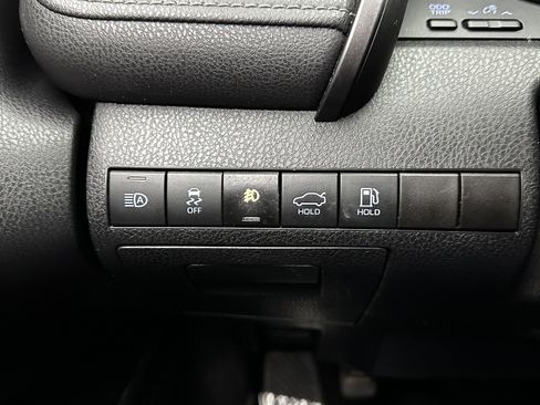 Used 2020 Toyota Camry SE image 21