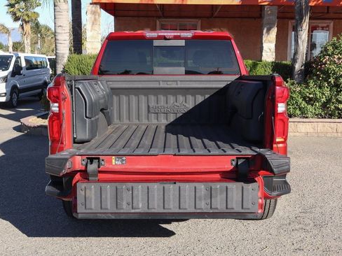 Used 2022 Chevrolet Silverado 1500 High Country w/ Technology Package AWD/4WD image 8
