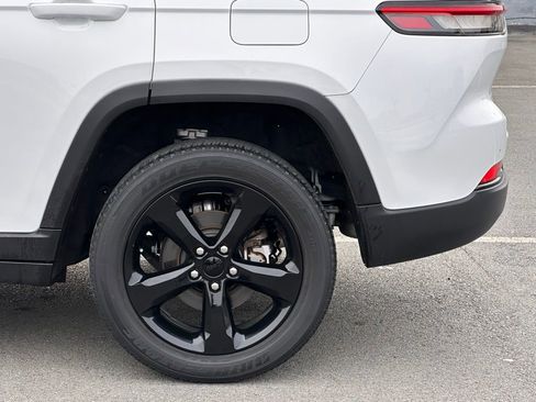 Used 2023 Jeep Grand Cherokee Altitude image 40