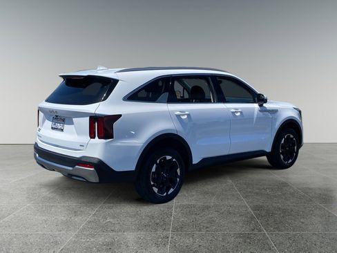 Used 2024 Kia Sorento S AWD/4WD image 5