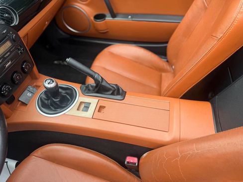 Used 2006 MAZDA MX-5 Miata Grand Touring image 32