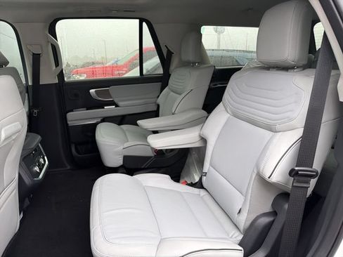 New 2025 Ford Expedition Platinum w/ Platinum Ultimate Package AWD/4WD image 33