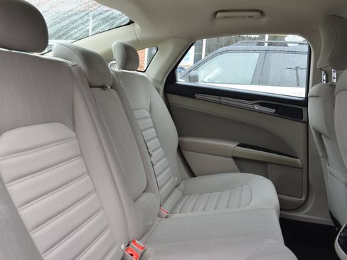 Used 2019 Ford Fusion SE image 21