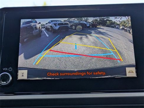 Used 2025 Toyota Camry SE image 18