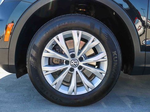 Used 2020 Volkswagen Tiguan S image 11