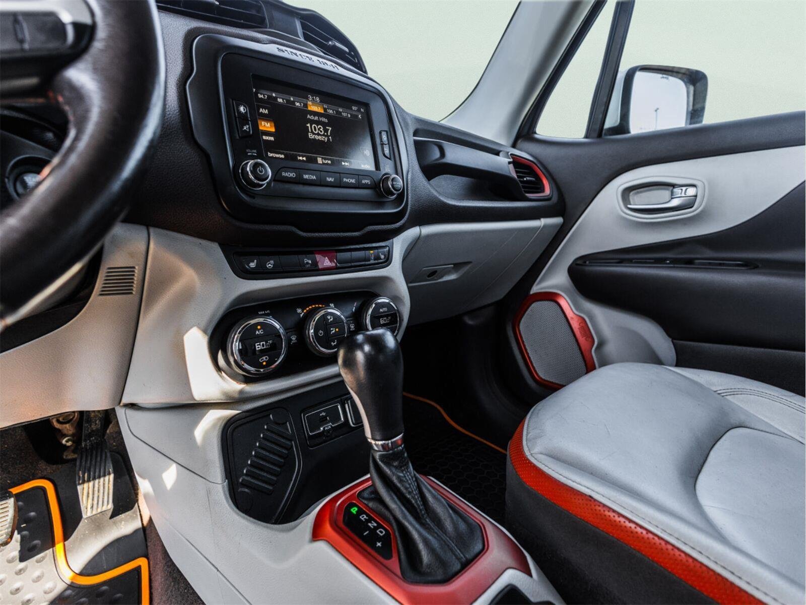 Used 2017 Jeep Renegade Limited FWD image 12