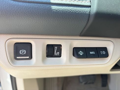Used 2021 GMC Acadia Denali w/ Denali Technology Package FWD image 16