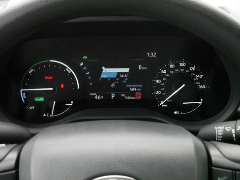 Used 2025 Toyota Sienna LE image 21