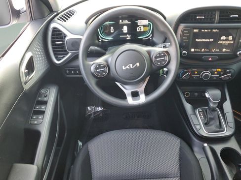 Certified 2025 Kia Soul LX w/ LX Technology Package image 9