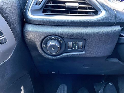 Used 2021 Chrysler Pacifica Limited AWD/4WD image 34