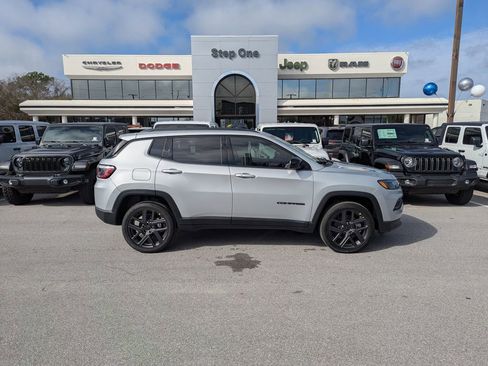 New 2026 Jeep Compass Latitude image 4