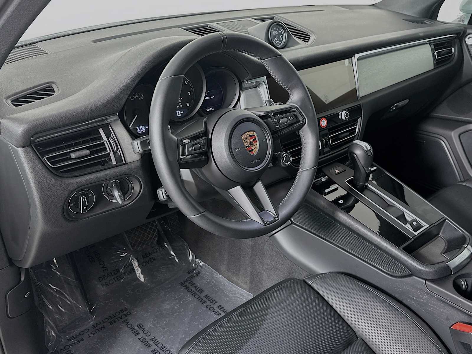 Certified 2026 Porsche Macan AWD/4WD image 4