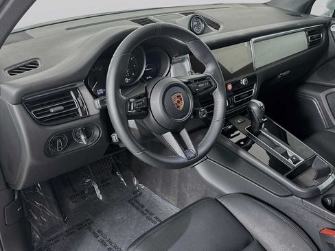 Certified 2026 Porsche Macan AWD/4WD image 4