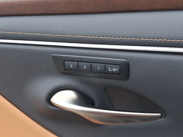 Used 2025 Lexus ES 350 w/ Premium Package FWD image 18