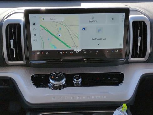 New 2025 Ford Expedition Active image 18