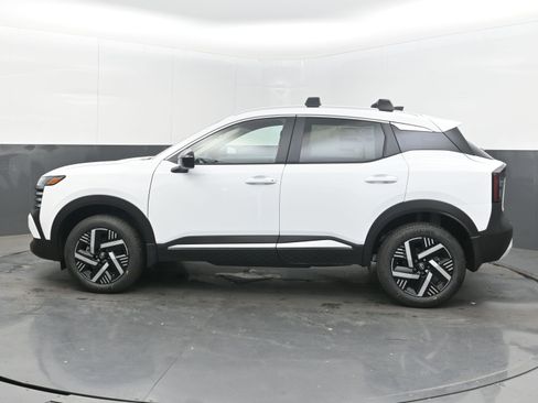 New 2026 Nissan Kicks SV FWD image 5
