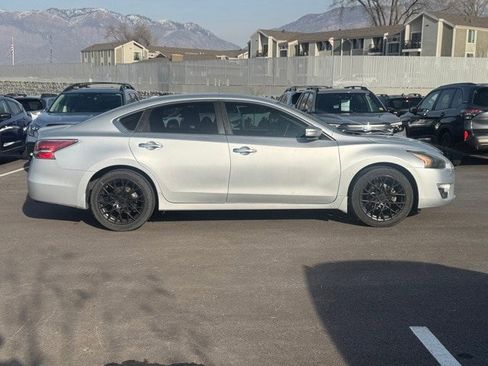 Used 2015 Nissan Altima 3.5 SL image 2