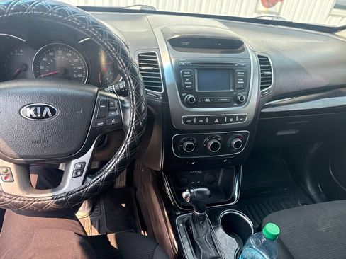 Used 2014 Kia Sorento LX AWD/4WD image 17