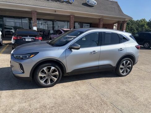 Certified 2023 Ford Escape Platinum AWD/4WD image 1