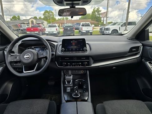 Used 2024 Nissan Rogue SV image 15