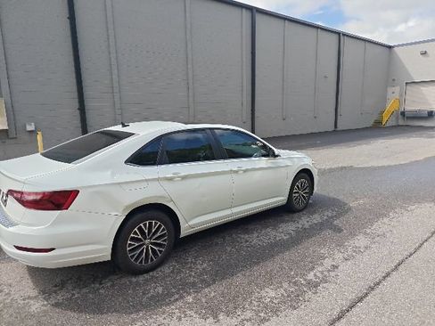 Used 2021 Volkswagen Jetta SE FWD image 3