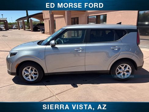 Used 2025 Kia Soul LX FWD image 5