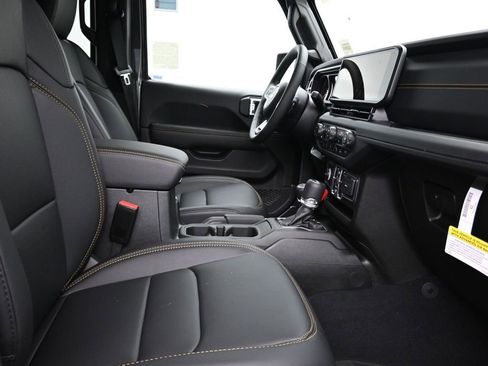 New 2025 Jeep Wrangler Unlimited Sahara w/ Safety Group AWD/4WD image 17