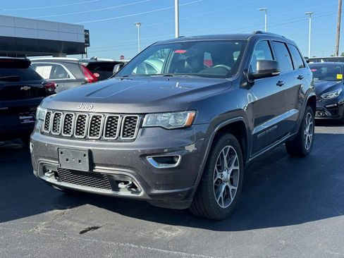 Used 2018 Jeep Grand Cherokee Limited AWD/4WD image 2