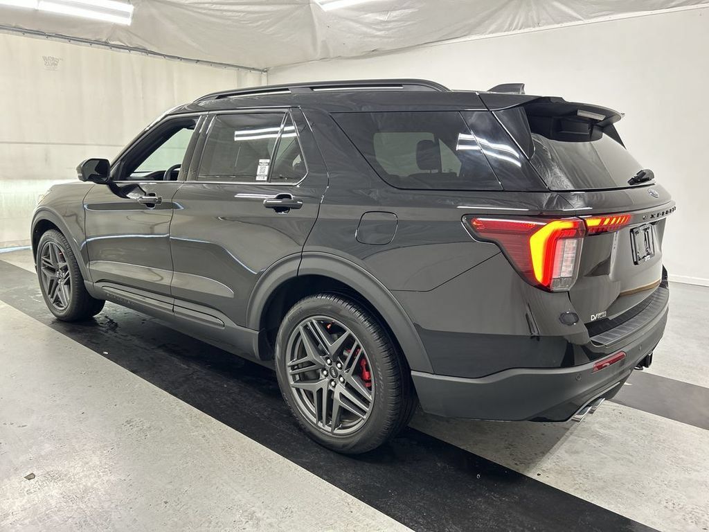 Used 2025 Ford Explorer ST w/ Sun And Sound Package AWD/4WD image 7
