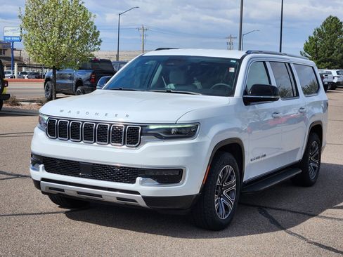 Used 2024 Jeep Wagoneer L Series II w/ Flexible Seating Group AWD/4WD image 5