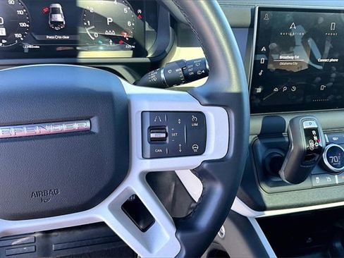 Used 2025 Land Rover Defender 110 S image 21